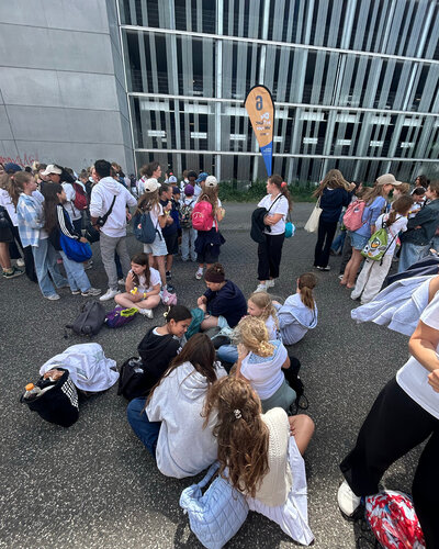 Was für ein Erlebnis! Beim Ausflug zu @6k_united wurden unsere Schülerinnen und Schüler Teil eines riesigen Chors mit...