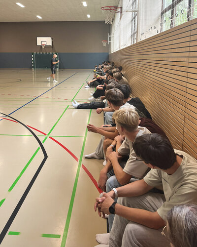 Unsere Schülerinnen und Schüler bekamen Besuch von Jugendlichen der christlichen De Passie Schule aus den Niederlanden....